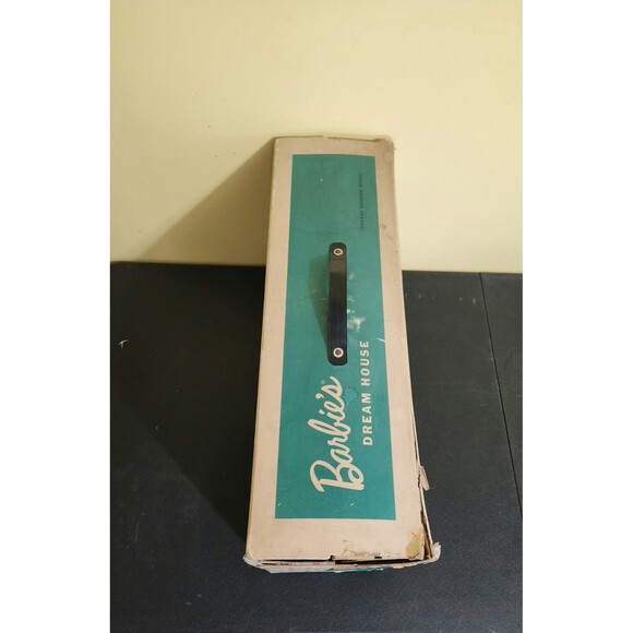 Barbie Dream House 1962 Vintage With Furniture and Accessories. (5697) - Picture 6 of 7